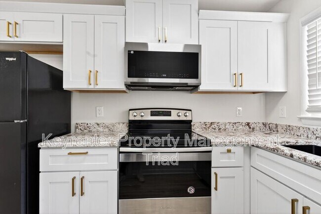 Foto del edificio - 1821 W Meadowview Rd