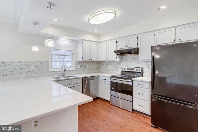 Foto del edificio - 9216 Burley Ln