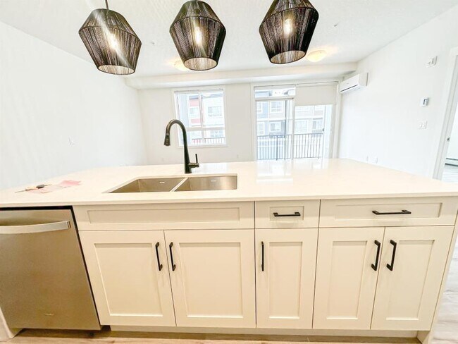 Building Photo - 2.0 bedroom in Calgary Alberta T2X 5E2