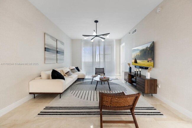 Foto del edificio - 15811 Collins Ave