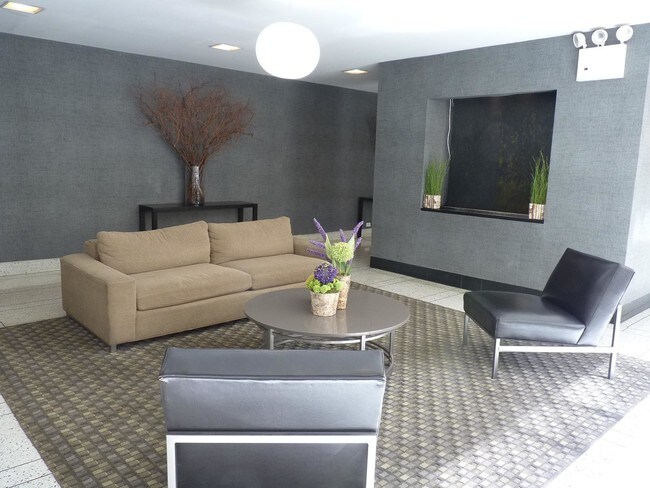 Foto del edificio - 3731 73rd St