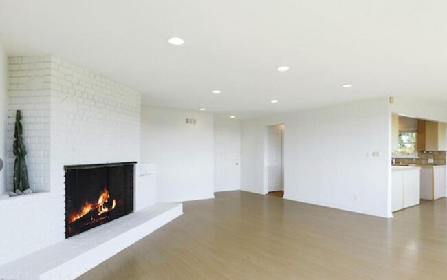 Building Photo - 636 Lachman Ln