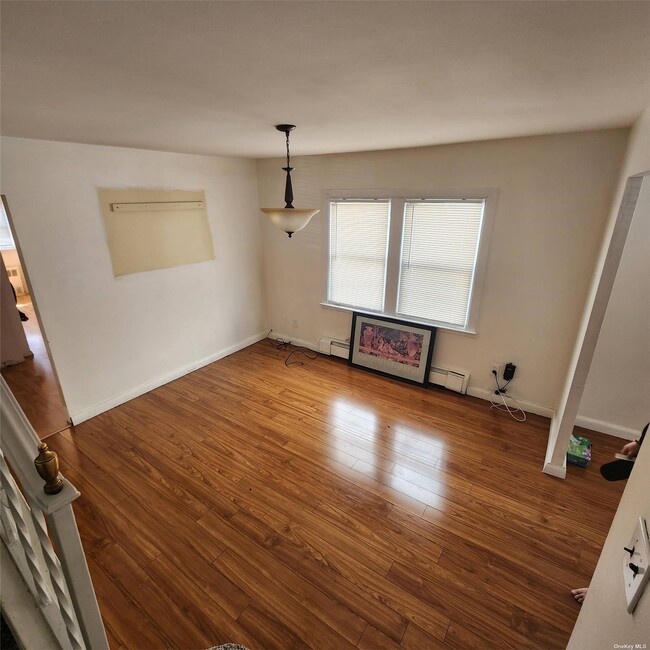 Building Photo - 202-14 33rd Ave
