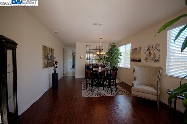 Foto del edificio - 420 Greg Thatch Cir