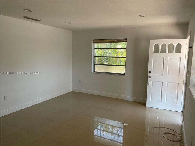 Foto del edificio - 3447 NW 2nd Terrace