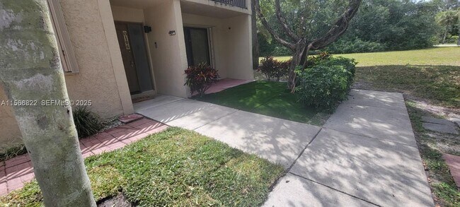 Foto del edificio - 3100 Deer Creek Trail