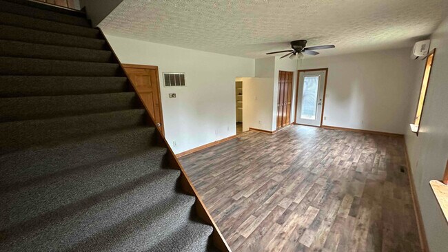 Building Photo - 497 Brookside Dr