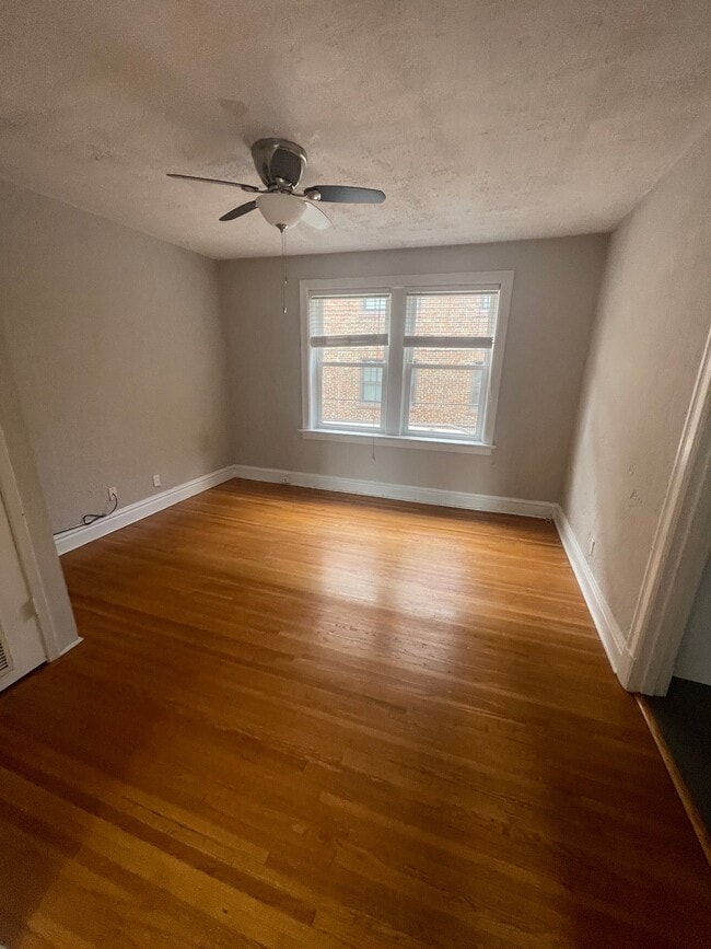 Foto del edificio - 7553 Byron Pl