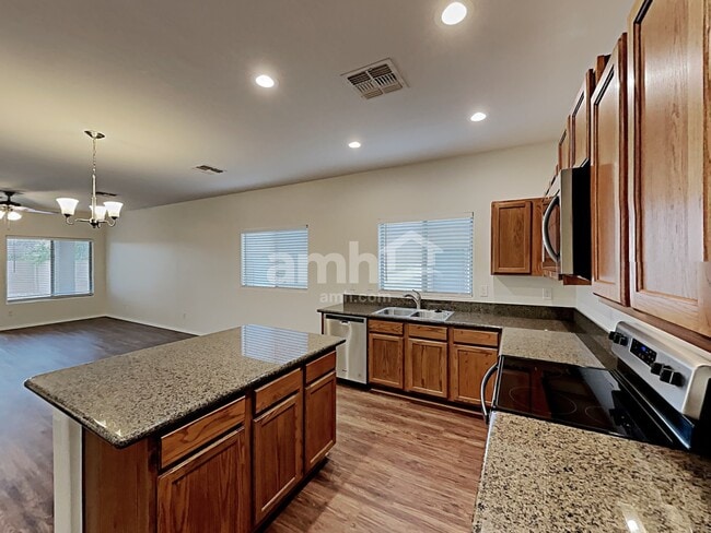 Building Photo - 1232 W Desert Hollow Dr