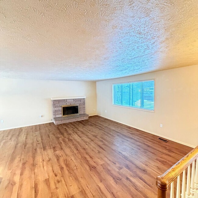 Foto del edificio - 906 Summit Dr