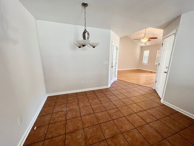 Building Photo - 4556 Deslin Dr