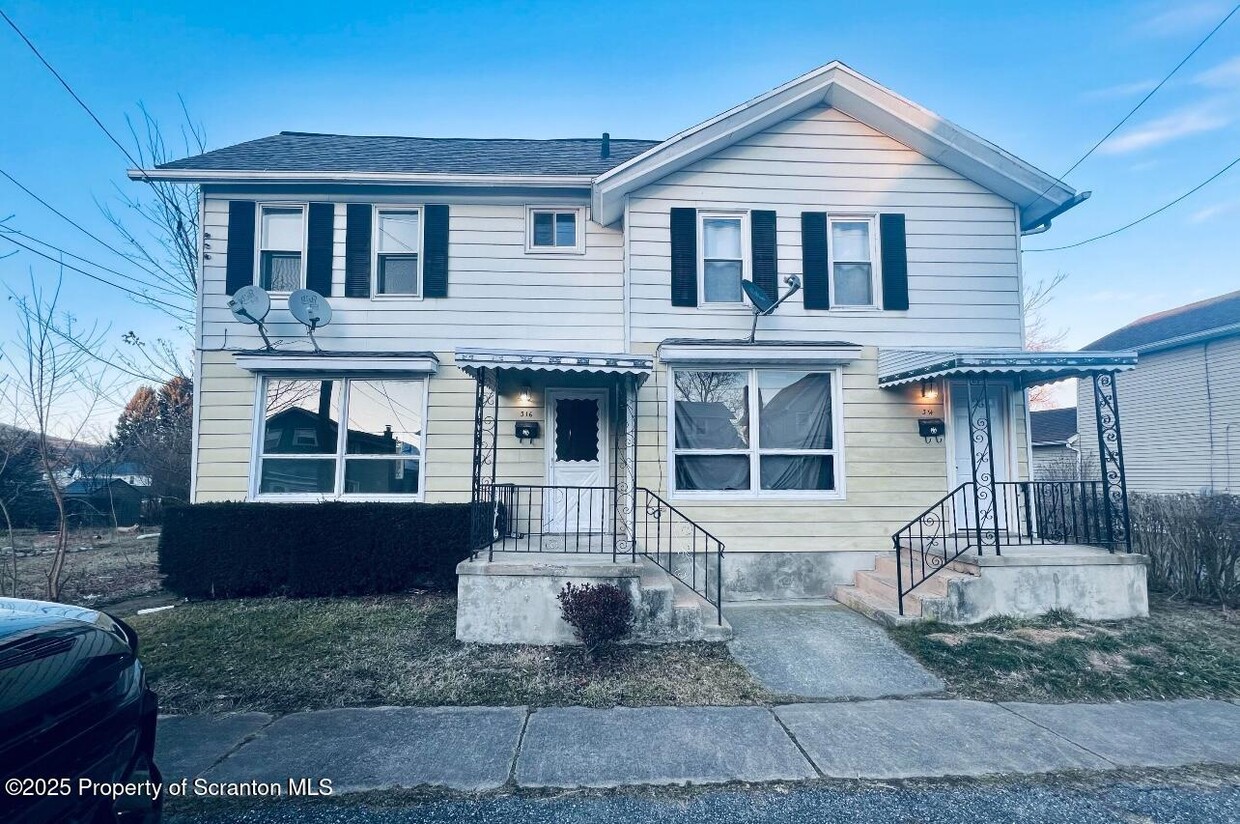 Primary Photo - 316 Putnam St