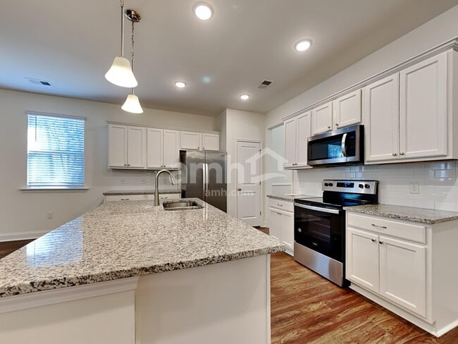 Building Photo - 226 Swan Dr