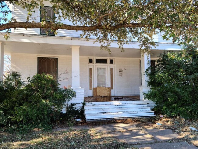Building Photo - 210 Clinton St