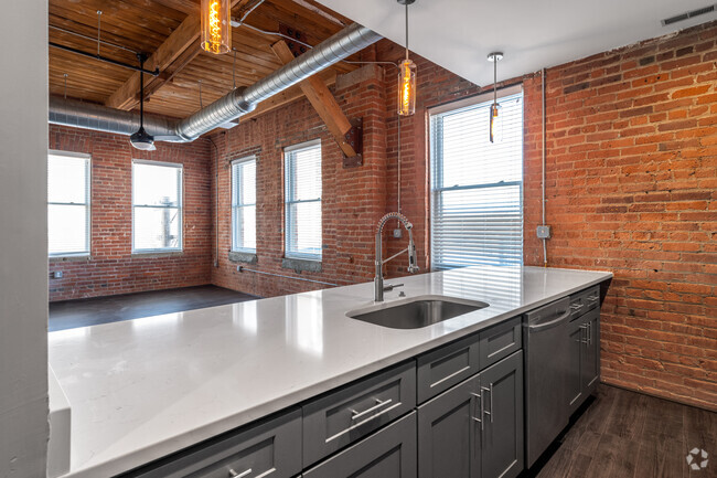 2BR, 2BA - 1110SF - Hingetown Lofts