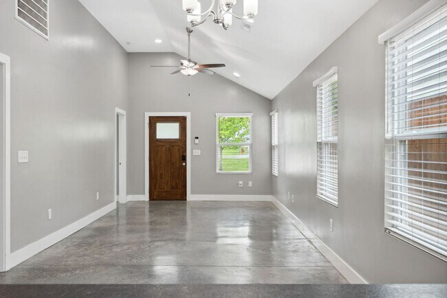 Foto del edificio - 298C Garner Ave
