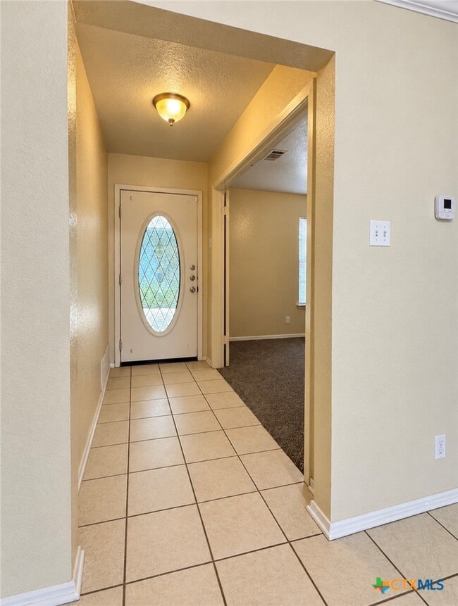 Foto del edificio - 2204 Lazy Ridge Dr
