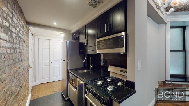 Foto del edificio - 336 E 18th St