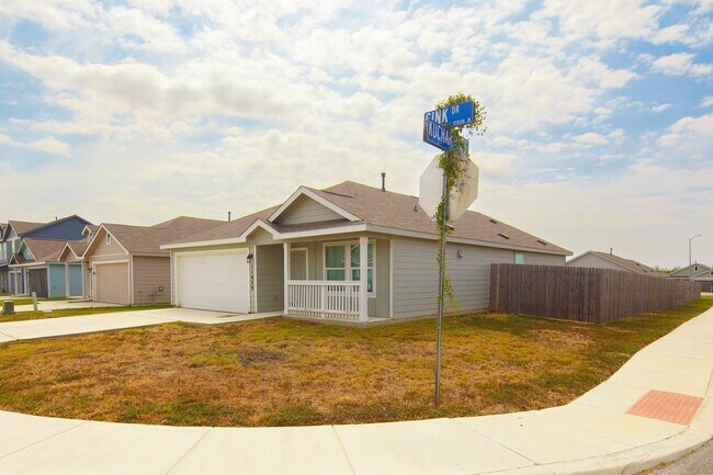 Building Photo - Like New Home In Mission Del Lago