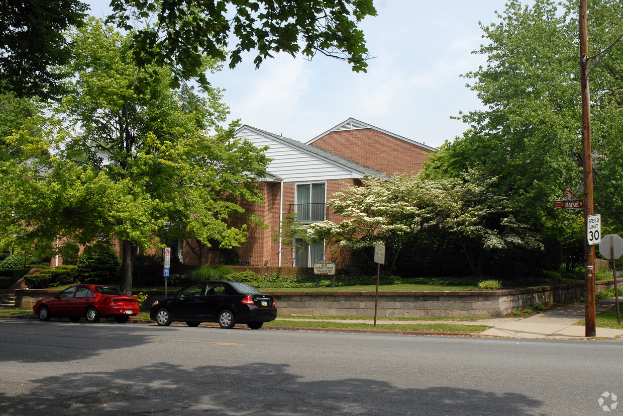 Primary Photo - East Market Street Townhouses