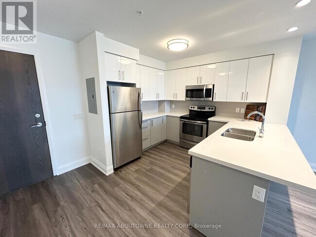 Photo du bâtiment - 460 Belmont Ave W