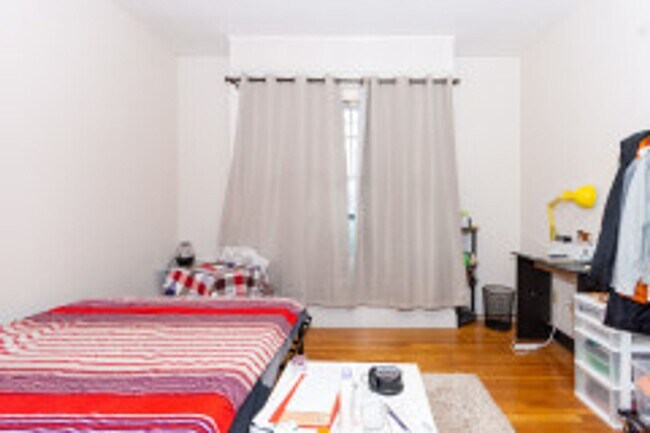 Building Photo - BU West / Central Campus - Spacious, Renovated Brookline 4 Bed/2 Bath on Thorndike for 9/1/2026