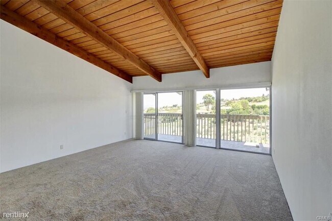 Foto del edificio - 6542 Ocean Crest Dr