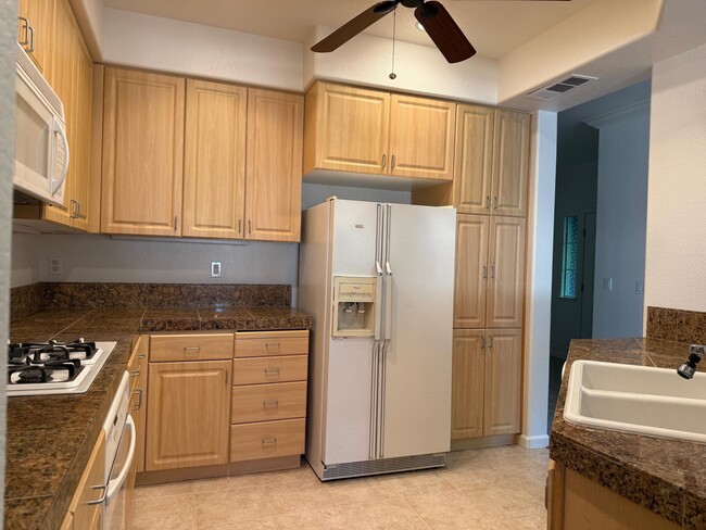 Building Photo - 27 Meritage Common