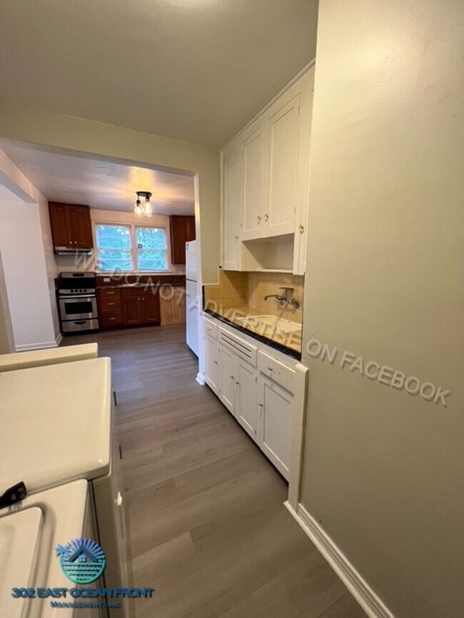 Foto del edificio - Huge 4 bedroom / 2 bathroom updated home n...