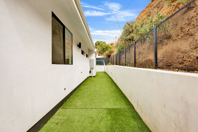 Foto del edificio - 7824 Shadyspring Dr