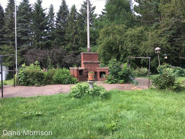 Building Photo - 3 br, 1.5 bath House - 321 N 10th Ave West