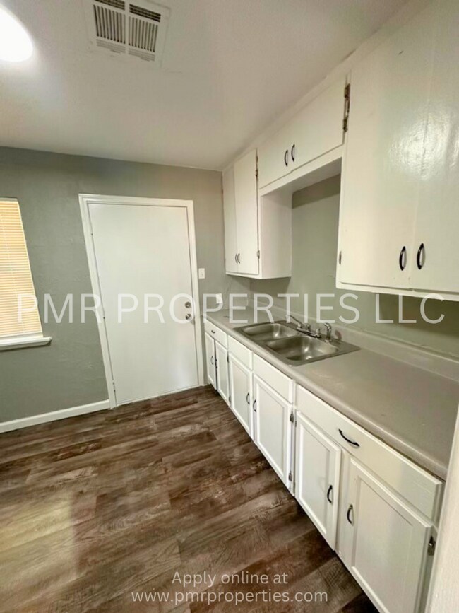 Foto del edificio - 2 Bedrooms / 1 Bathroom House