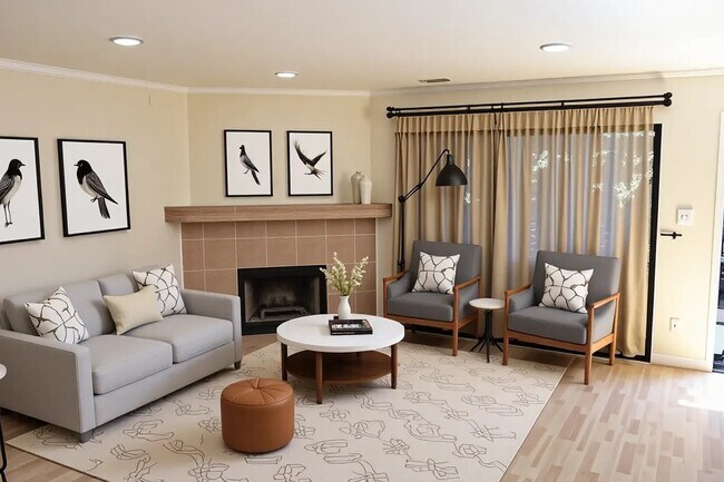 Sala de estar y chimenea - 1348 N Orange Dr