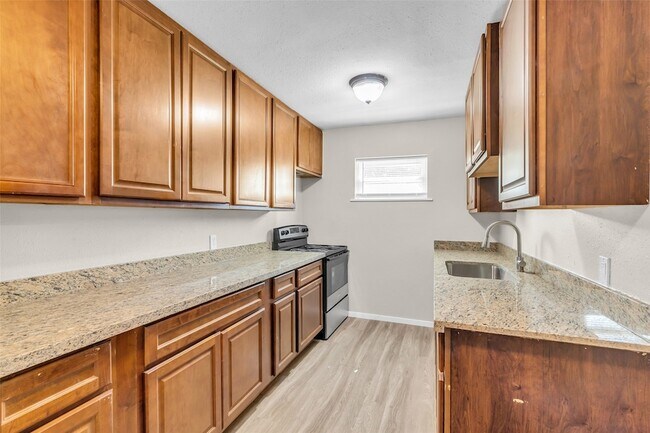 Foto del edificio - 4706 Yellowstone Blvd