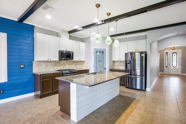 Foto del edificio - 6827 Park Strand Dr