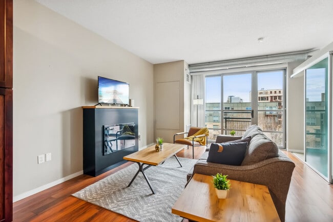 Building Photo - 616 Washington Ave S