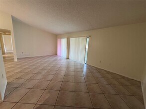 Building Photo - 20760 NE 4th Ct