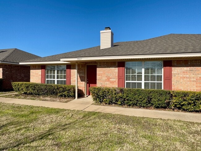 Building Photo - Duplex