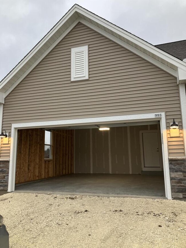 Building Photo - 993 Cascade Cir