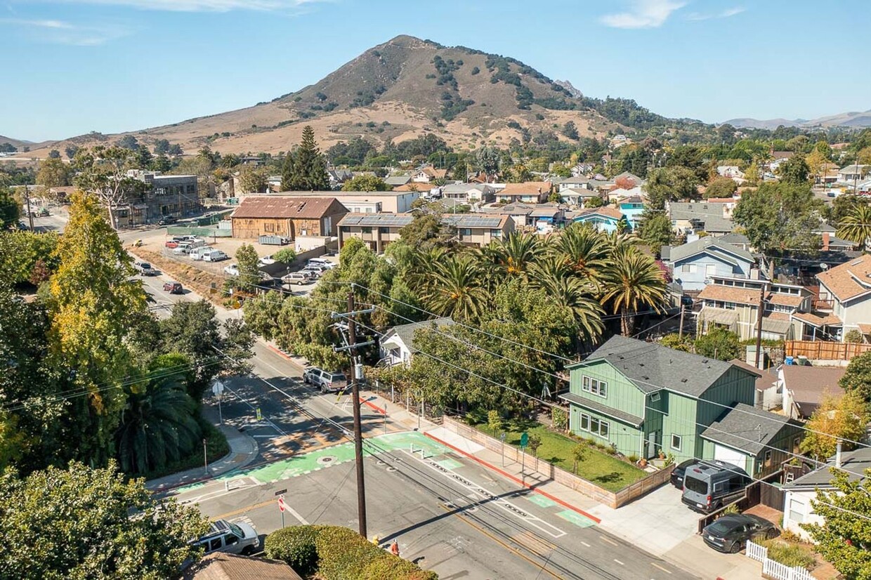 Foto principal - FURNISHED 3-Bedroom Near Downtown SLO w/ A...