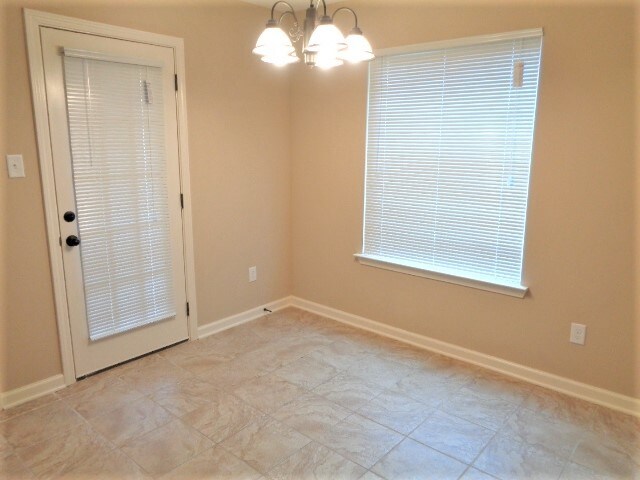 Foto del edificio - 1242 Carlton Ridge Dr