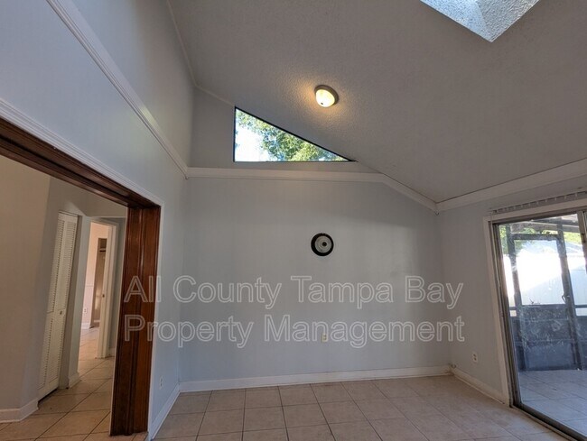 Foto del edificio - 5901 Birchwood Dr