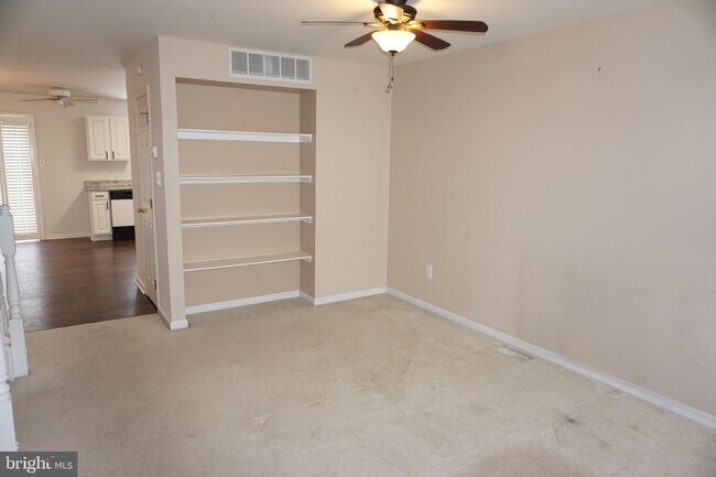 Building Photo - 307 Allens Ln