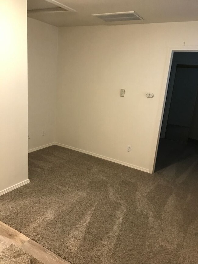 Building Photo - Corvallis triplex