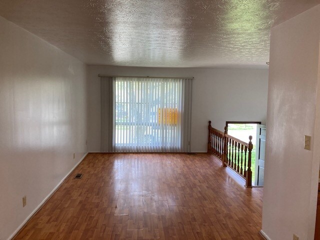Foto del edificio - 2749 N Bazil Ave