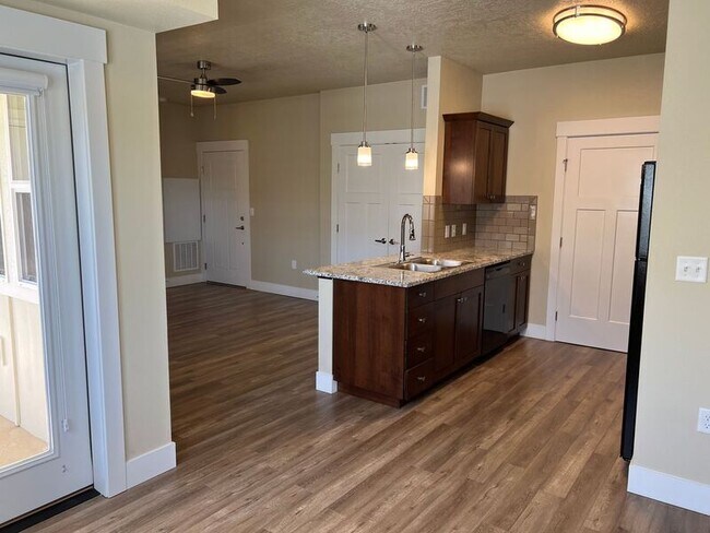 Building Photo - 3586 E. Grand Forest Dr.