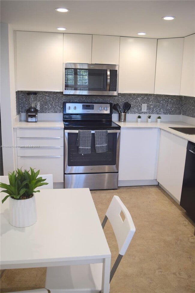 Foto del edificio - 3970 Oaks Clubhouse Dr