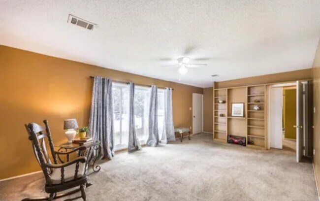 Foto del edificio - 1553 Hurley Cir