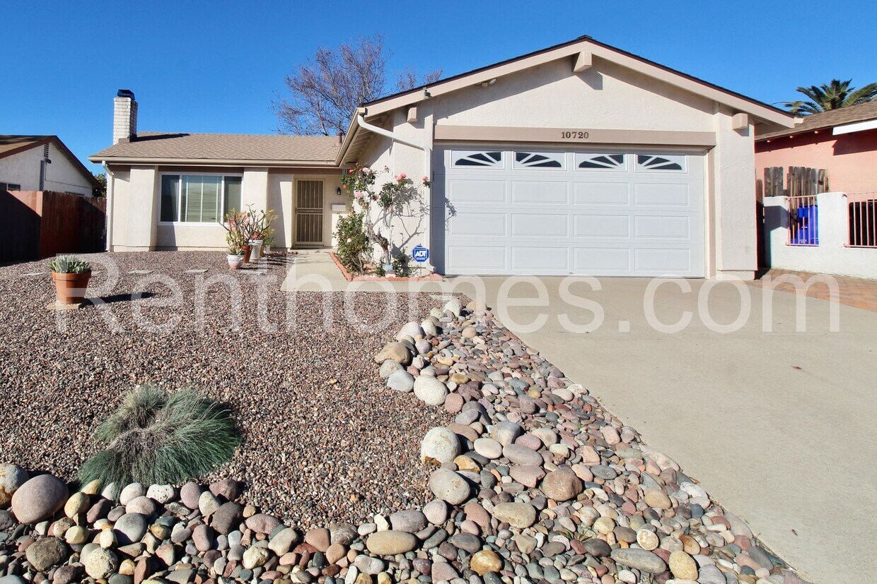 Primary Photo - Mira Mesa, 10720 Foxwood Rd, Quartz Counte...