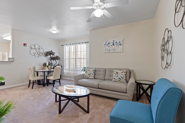 2 habitaciones, TH, sala de estar - Ranch View Townhomes